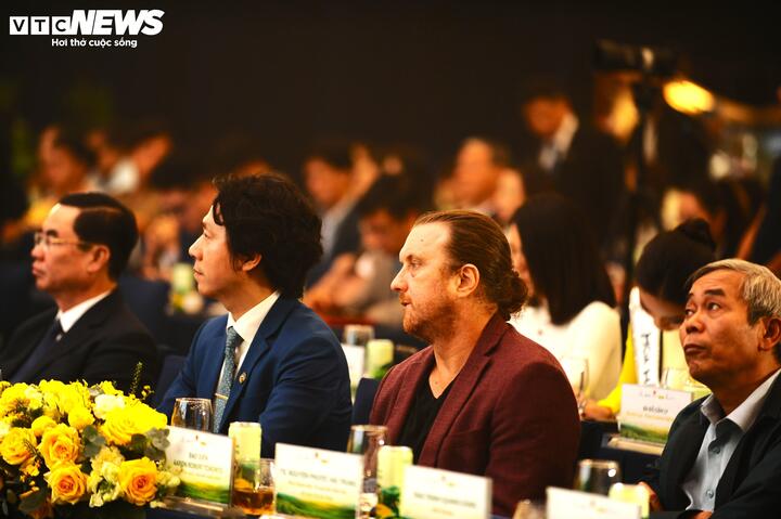 Đại diện các nước tham dự buổi họp báo.