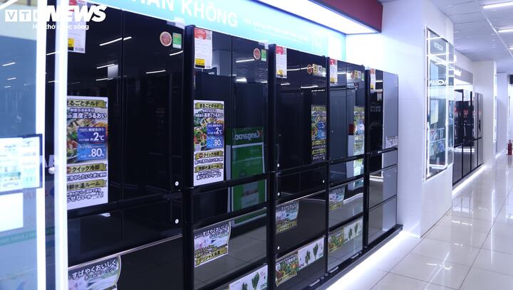 Nhiều mẫu tủ lạnh cao cấp có giá lên tới hàng trăm triệu đồng.