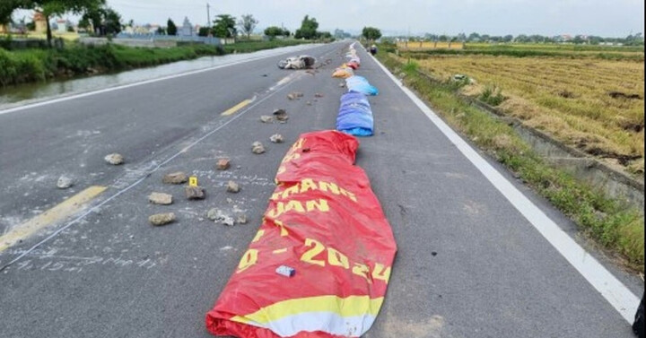 Hiện trường vụ tai nạn thương tâm do phơi thóc tại Ninh Bình. (Ảnh: Công an Ninh Bình)