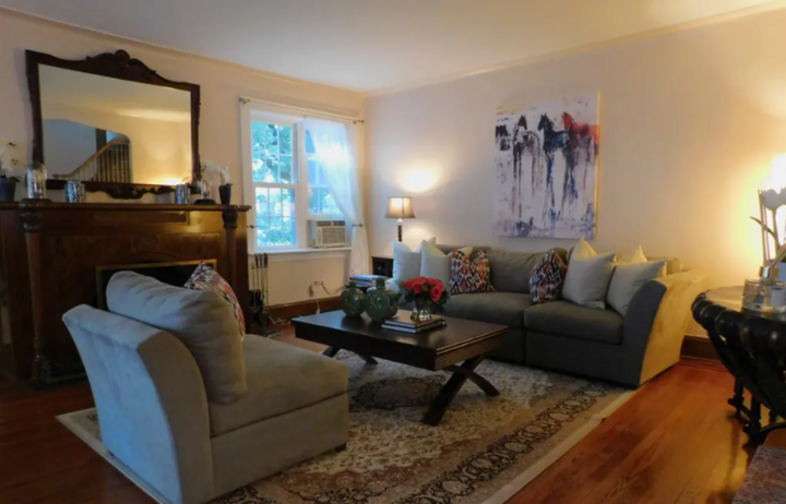 Phía trong ngôi nhà sau quá trình trùng tu. (Ảnh: New York Post)