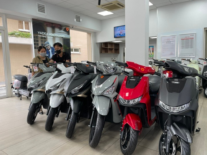 Nhẩm tính, tôi thấy mua một chiếc xe điện mới còn có chi phí rẻ hơn là hoán đổi từ động cơ xăng sang điện. (Ảnh: Hà Linh - Việt Anh)