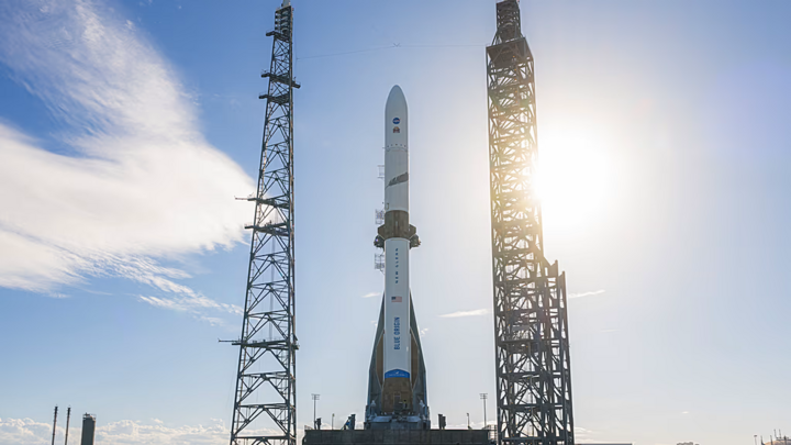 ניו גלן על משטח השיגור ב-LC-36 לקראת משימת NG-2 ב-8 בנובמבר. (מקור: Blue Origin)