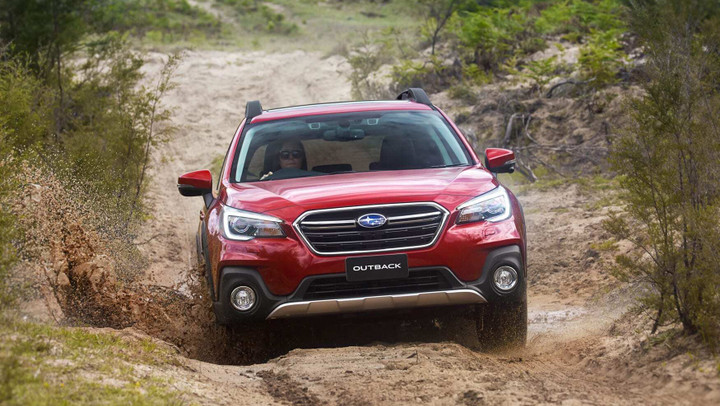 Một chiếc xe dẫn động 4 bánh (4WD) có khả năng di chuyển qua địa hình gồ ghề, không bằng phẳng, trơn trượt hoặc rất dốc. (Ảnh: CarsGuide)