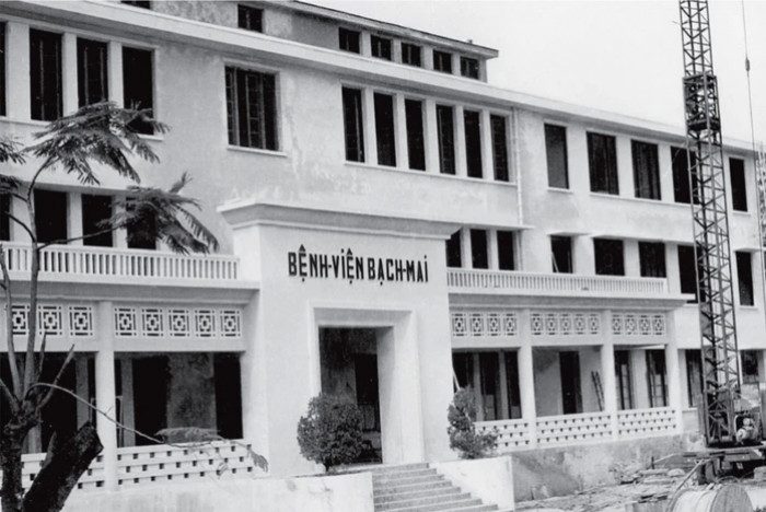 Bệnh viện Bạch Mai có tiền thân là cơ sở y tế nào? - 3