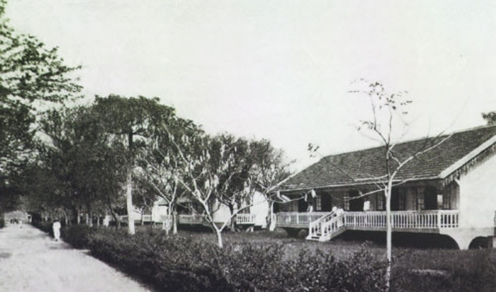 Bệnh viện Bạch Mai có tiền thân là cơ sở y tế nào? - 1