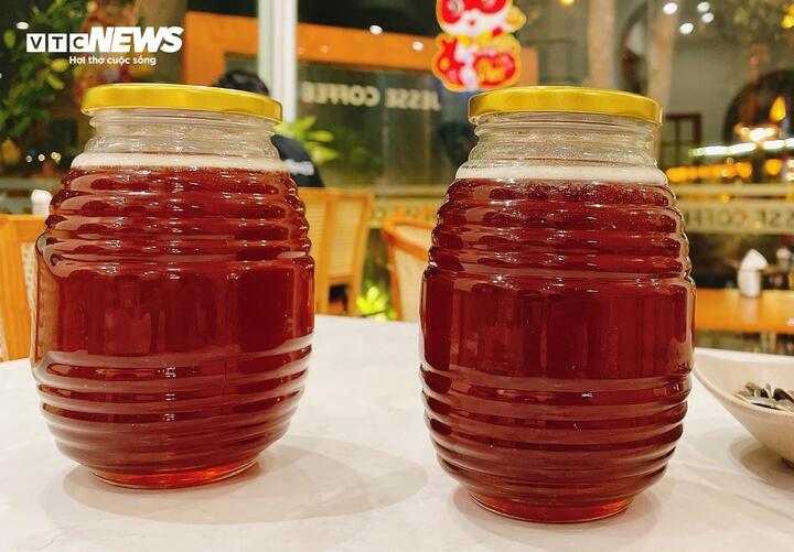 Mật ong rừng rất tốt cho sức khỏe. (Ảnh: Như Loan)