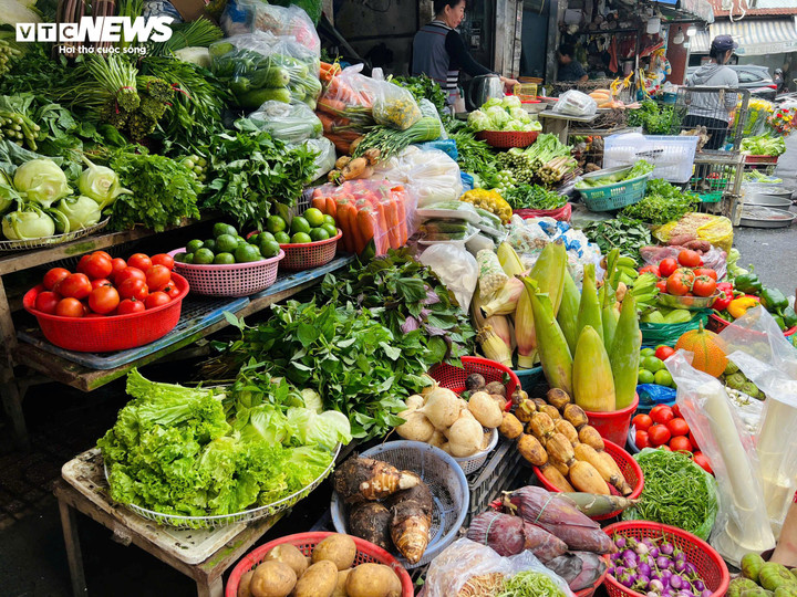 Hầu hết các loại rau đều tăng giá mạnh.