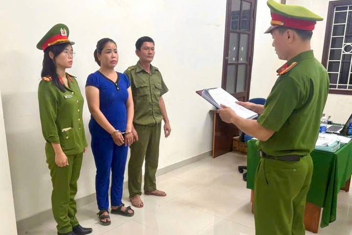 Nguyễn Thị Thuận bị bắt giữ. (Ảnh: C.A)