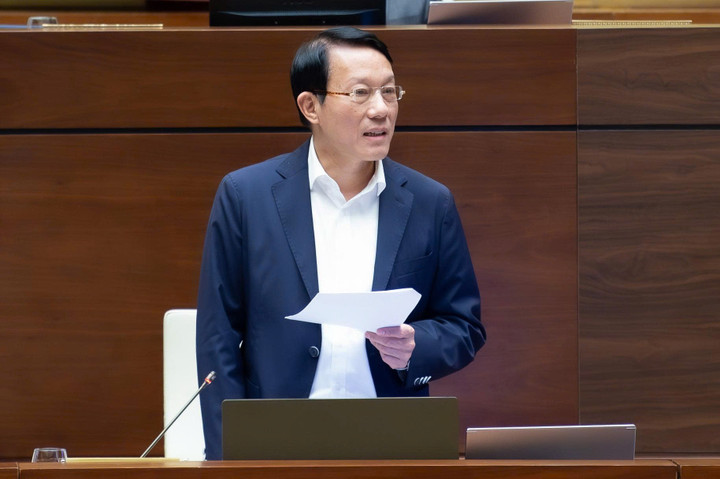 Bộ trưởng Bộ Công an Lương Tam Quang tiếp thu ý kiến của các đại biểu.