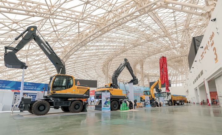Những cỗ máy khổng lồ quen thuộc với ngành xây dựng của Hyundai.