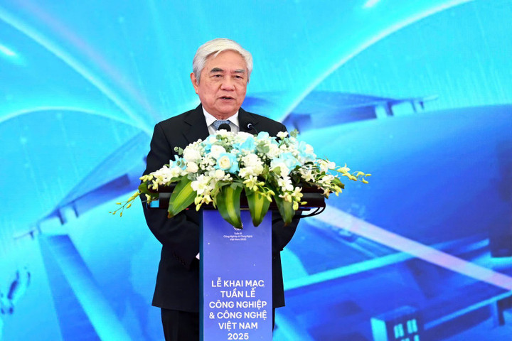 Ông Nguyễn Quân - Chủ tịch Hội Tự động hoá Việt Nam phát biểu.