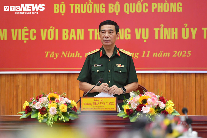 Đại tướng Phan Văn Giang phát biểu tại buổi làm việc.