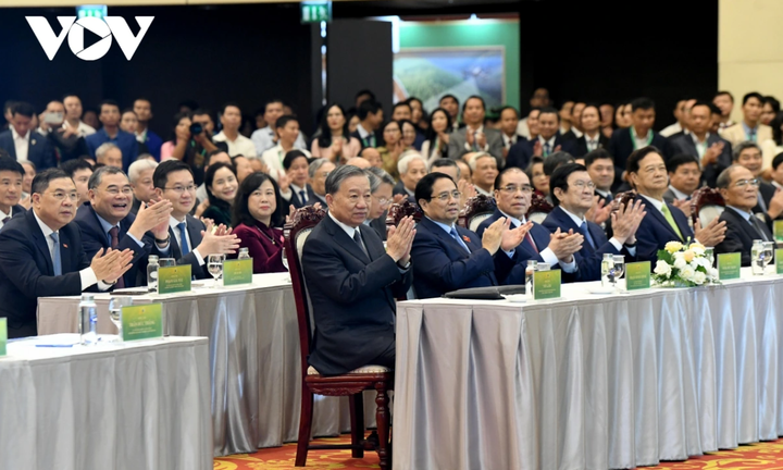 Tổng Bí thư Tô Lâm, Thủ tướng Phạm Minh Chính và các đại biểu dự Lễ kỷ niệm 80 năm Ngành Nông nghiệp và Môi trường.