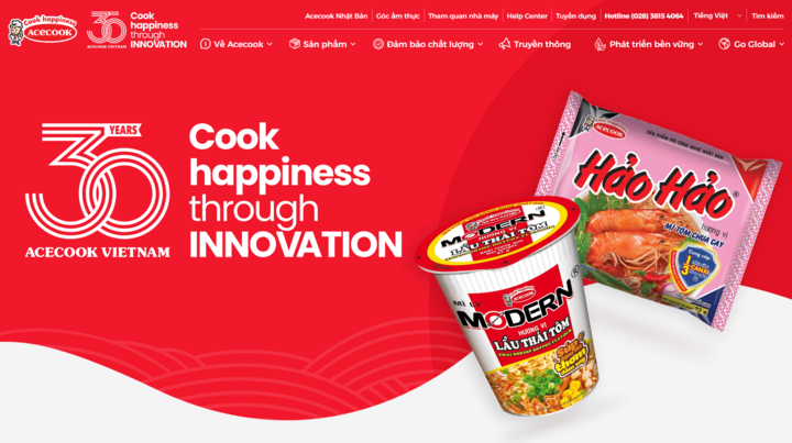 Website sử dụng tông màu chủ đạo đỏ - trắng, thể hiện rõ bản sắc của doanh nghiệp.