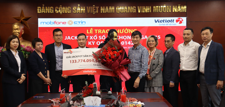 Anh. L may mắn trúng độc đắc gần 134 tỷ đồng. (Ảnh: Đại Việt)