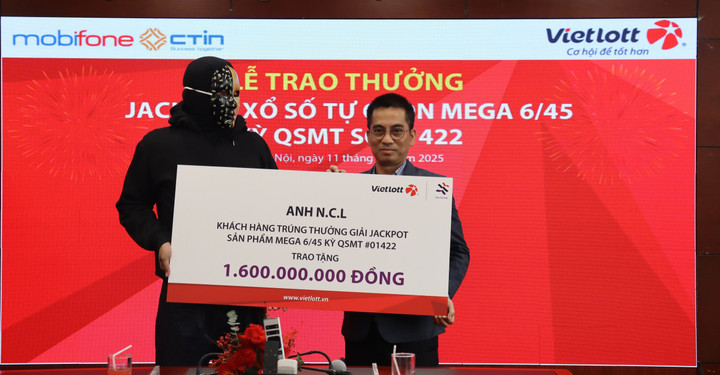 Anh L. dành 1,6 tỷ đồng để ủng hộ chương trình an sinh xã hội. (Ảnh: Đại Việt)