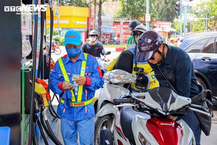 Giá xăng ngày mai được dự báo quay đầu giảm nhẹ. (Ảnh: Minh Đức)