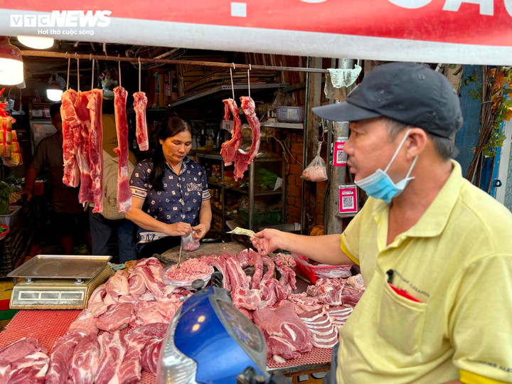 Giá thực phẩm leo thang, công nhân chắt bóp từng đồng cho bữa cơm - 7