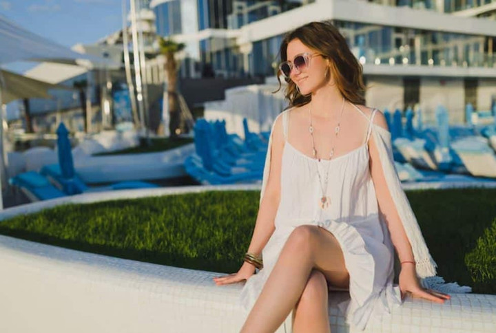 Nhiều người thuộc thế hệ Gen Z hướng đến giới siêu giàu và quyết định rằng nếu không thể đánh bại hay trở thành họ, hãy chiều chuộng họ. (Ảnh minh họa)