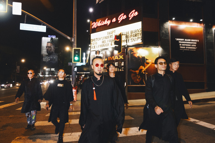 Nhóm Dạ Ma được biểu diễn tại sân khấu Whisky a Go Go, Hollywood (Mỹ).