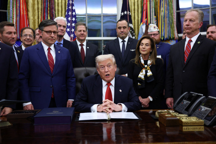 Tổng thống Mỹ Donald Trump phát biểu tại Phòng Bầu dục tối ngày 12/11. (Ảnh: Reuters)