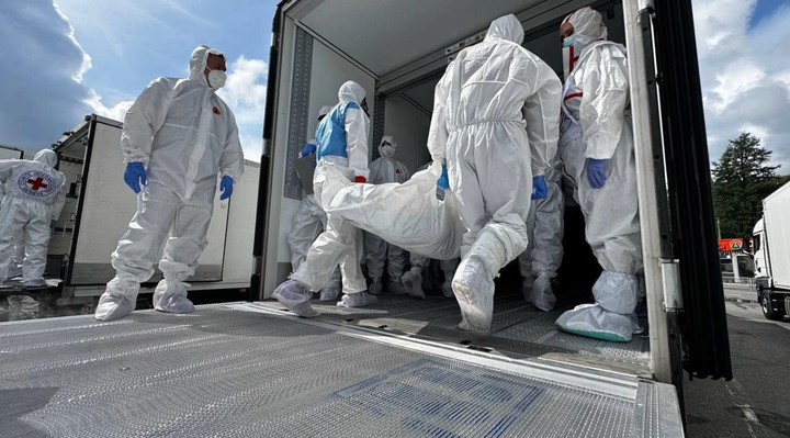 Nga và Ukraine tiến hành trao trả thi thể quân nhân. (Ảnh: RT)