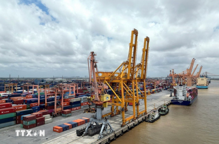 Năm 2025, phấn đấu tổng kim ngạch xuất nhập khẩu cả nước tăng 12% trở lên. (Ảnh: Tuấn Anh/TTXVN)