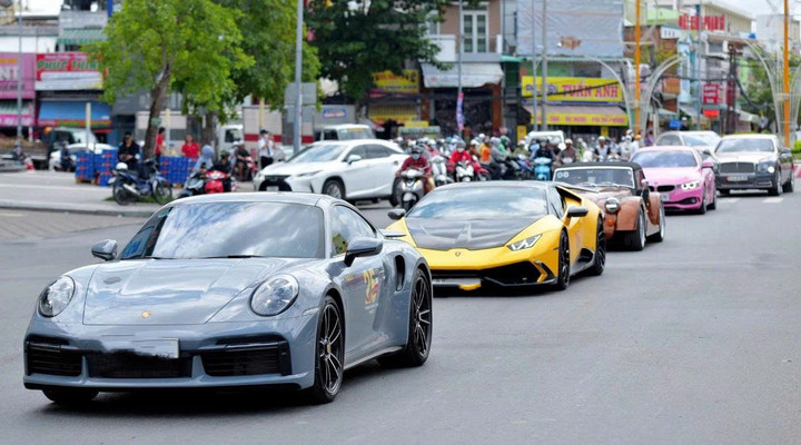 Vợ chồng doanh nhân Phan Thị Mai sở hữu nhiều siêu xe 