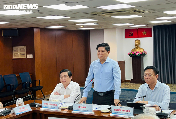 Ông Lê Văn Sử, Phó Chủ tịch UBND tỉnh Cà Mau thông tin tại buổi họp báo.