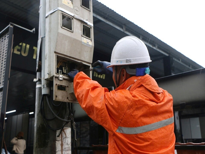 Kiểm tra sửa chữa hệ thống điện.