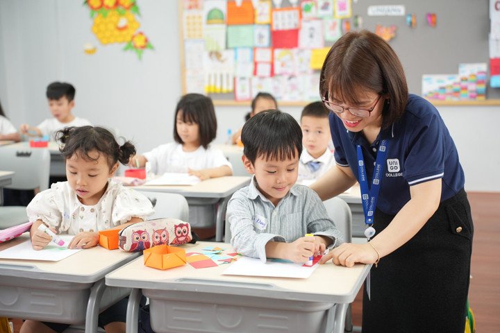 Utbildningsministeriet kräver att kommunerna ska ordna lämpliga skolnätverk, utan att störa undervisnings- och lärandeaktiviteter. (Illustrationsfoto)