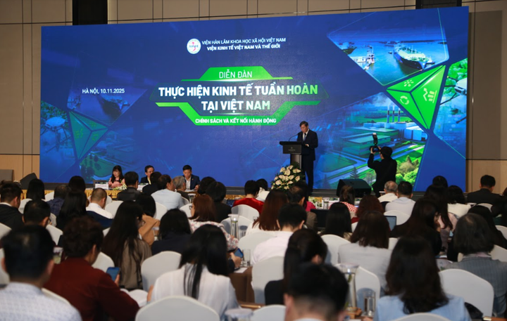 GS.TS Lê Văn Lợi - Chủ tịch Viện Hàn lâm Khoa học xã hội Việt Nam - phát biểu khai mạc Diễn đàn.