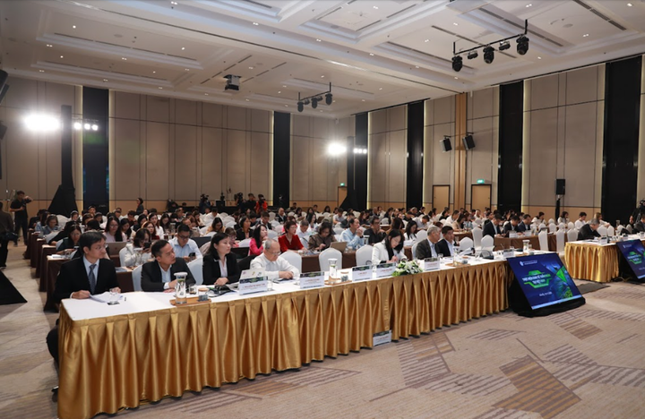 Toàn cảnh Diễn đàn.