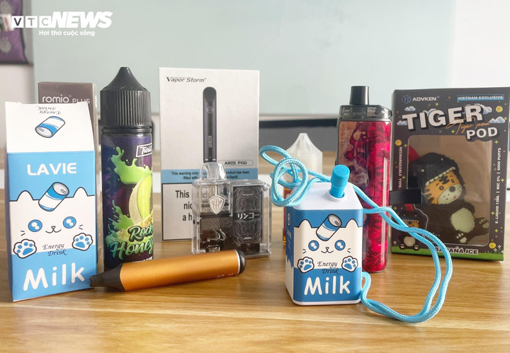 Thuốc lá điện tử với thiết kế hiện đại, hương vị đa dạng đang thu hút giới trẻ. (Ảnh: Như Loan)
