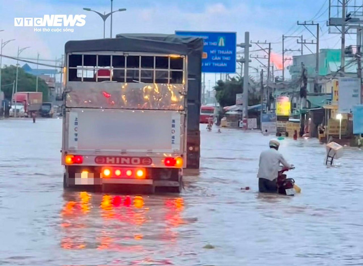 Triều cường dâng cao tại Vĩnh Long ngày 8/11.