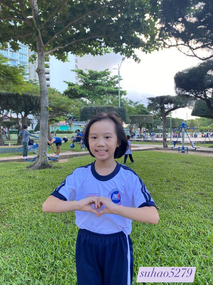 Bố mẹ Su Hào không đặt nặng chuyện học chương trình song ngữ hay quốc tế.