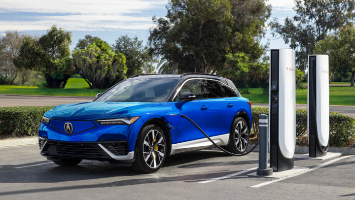 Xe điện ngày càng phổ biến tại Việt Nam. (Ảnh: Car and Driver)