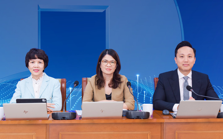 TV.HĐQT Phạm Thị Thanh Hoài chủ trì (ở giữa) Hội nghị cập nhật kết quả kinh doanh quý 3/2025 của VietinBank.