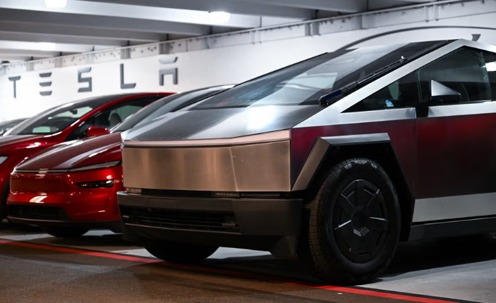 Mức thuế dành cho xe ô tô điện có nhiều ưu đãi hơn xe ô tô xăng. (Ảnh: Car and Driver)