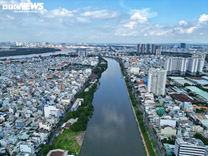 គម្រោងពង្រីកផ្លូវ Ton That Thuyet និងសាងសង់សួនច្បារតាមប្រឡាយ Te ត្រូវបានគេរំពឹងថានឹងធ្វើអោយប្រសើរឡើងនូវចរាចរណ៍ និងបរិស្ថានក្នុងតំបន់ Old District 4។