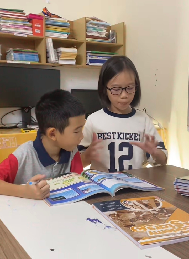 Những video của hai chị em đạt tới hàng triệu lượt xem.