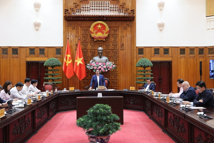 Premiärministern berömde relevanta ministerier, avdelningar, enheter och företag, särskilt An Giang-provinsen, för att aktivt genomföra politiska uppgifter som tilldelats av partiet och staten. (Foto: VGP/Nhat Bac).