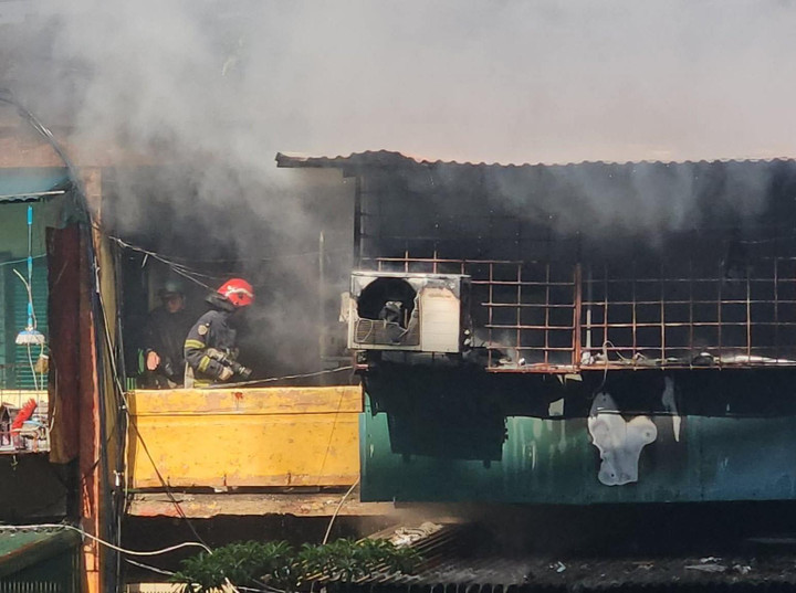 Cảnh sát nhanh chóng dập tắt đám cháy.