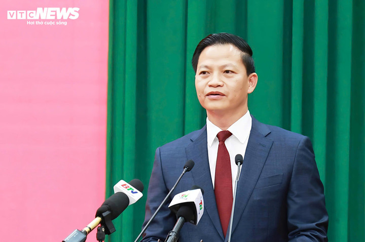 Tân Phó Bí thư tỉnh ủy Thái Nguyên Vương Quốc Tuấn phát biểu nhận nhiệm vụ.