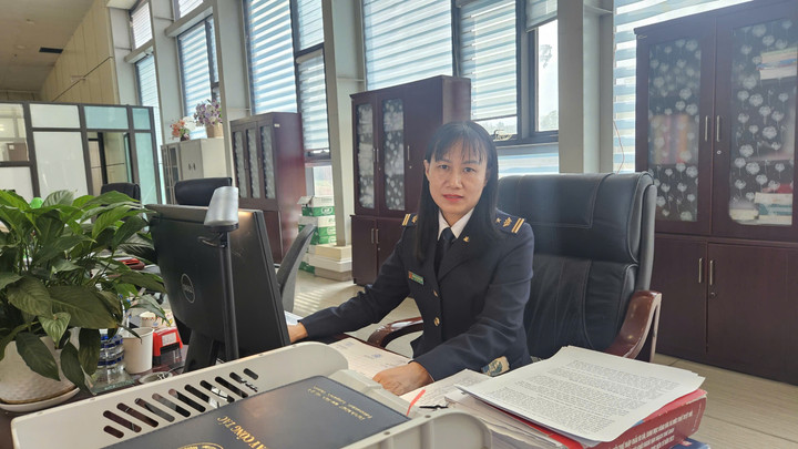 Bà Hoàng Thị Thiều Hoa, Phó Đội trưởng Hải quan cửa khẩu quốc tế Hữu Nghị.