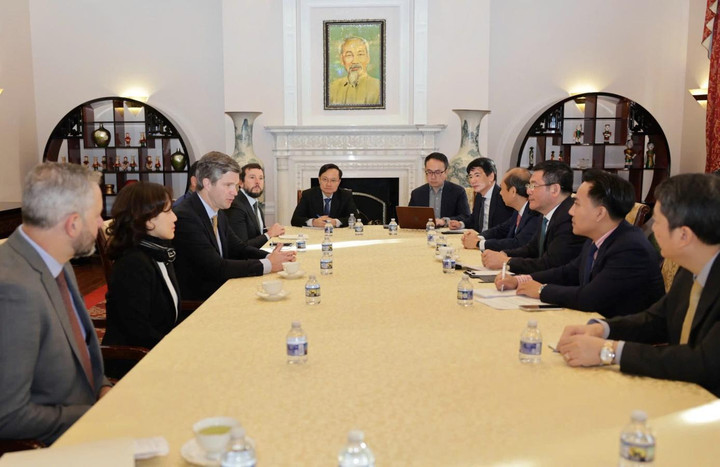 Bộ trưởng Bộ Công Thương Nguyễn Hồng Diên làm việc với lãnh đạo các doanh nghiệp thuộc FDRA.