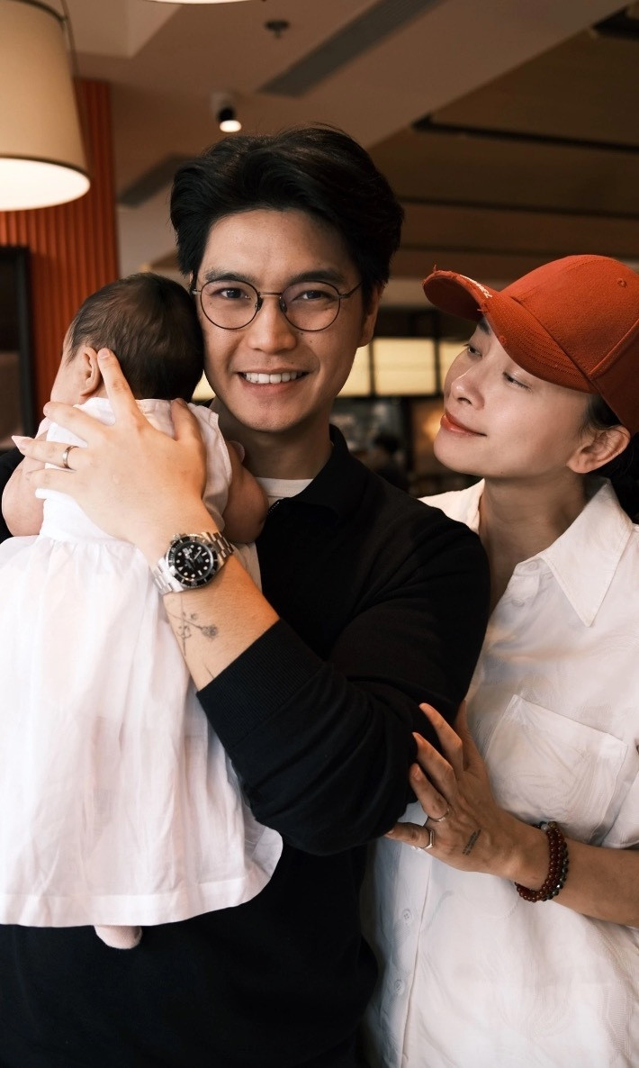 Ông xã là chỗ dựa để cùng Ngô Thanh Vân chăm sóc con.