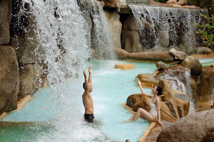 Không gian khoáng nóng tự nhiên - nơi du khách tìm lại sự cân bằng và thư giãn trọn vẹn.