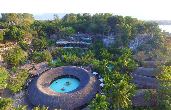 Toàn cảnh “viên ngọc xanh” giữa lòng Nha Trang - biểu tượng của du lịch xanh và bền vững.