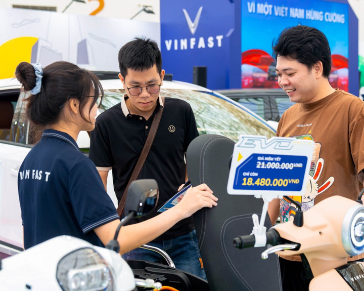 Mẫu xe máy điện của VinFast được quan tâm tại triển lãm. (Ảnh: VEC)